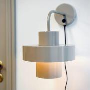 Dyberg Larsen vägglampa Stoke, grå, Ø 20 cm, metall