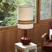 MARKET SET Bordslampa Jimmy, brun/beige, 83 cm, kantlist
