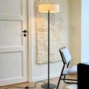 Dyberg Larsen golvlampa Calix, svart/naturfärgad, 150 cm