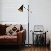 Avonni Golvlampa Nelu, svart, höjd 185 cm, metall, justerbar