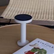 FARO BARCELONA Solar-LED-bordslampa Cairo, beige, plast, IP44, 21 cm