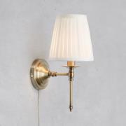 Markslöjd Vägglampa Manor, vit/mässingsfärgad, höjd 40 cm Tyg/metall