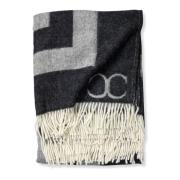 CLASSIC COLLECTION PLÄD MONOGRAM 130X200 SVART