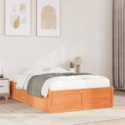 vidaXL Sängram utan madrass vaxbrun 135x190 cm massiv furu