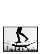 Democratic Gallery Poster Monochrome Balancing Act Svart