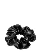 Corinne Vegan Scrunchie Svart