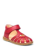 ANGULUS Sandals - Flat - Closed Toe - Röd