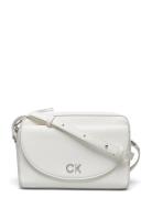 Calvin Klein Ck Daily Camera Bag Pebble Vit