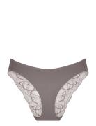 Triumph Body Make-Up Illusion Lace Highleg Grå