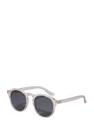 Pilgrim Alejandra Sunglasses Crystal Grå