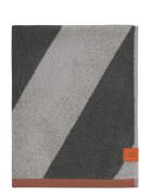 Mette Ditmer Diagonal Bath Towel Grön