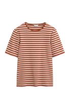 GANT Slim Striped 1X1 Ribbed Ss T-Shirt Röd
