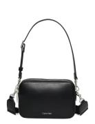 Calvin Klein Webbing Double Strap Camera Bag Svart