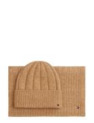 Tommy Hilfiger Th Flag Fluffy Beanie & Scarf Gp Beige