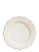 Anna + Nina Carmine Scalloped Dinner Plate Vit