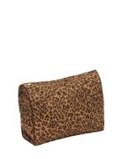 Anna + Nina Leopard Quilted Wash Bag Brun