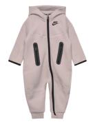 Nike Nkn Tech Fleece Hooded Coveral Lila