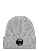 C.P. Company Logo Ribbed Beanie Grå